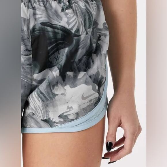 Nike Women's Brief-Lined Printed Tempo Running Shorts size XS (b17) NWOT - Picture 2 of 7